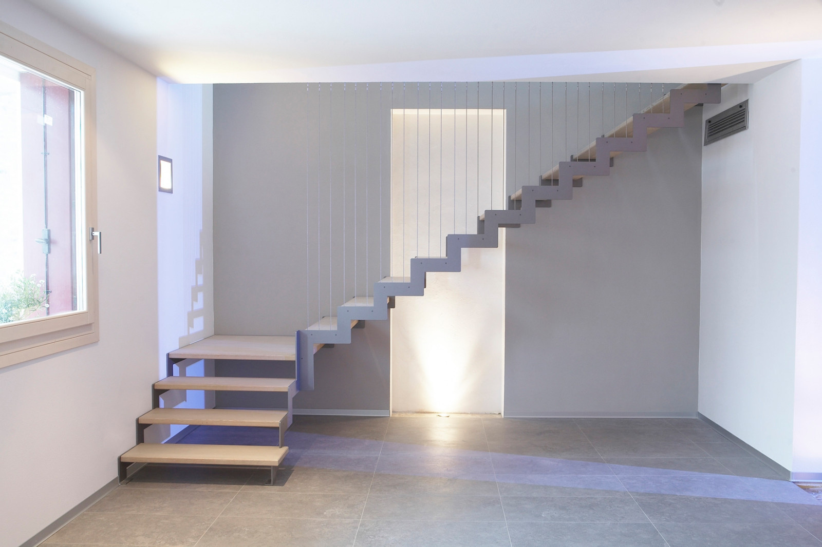 Обложка проекта: Маршевая лестница с ограждением из тросов