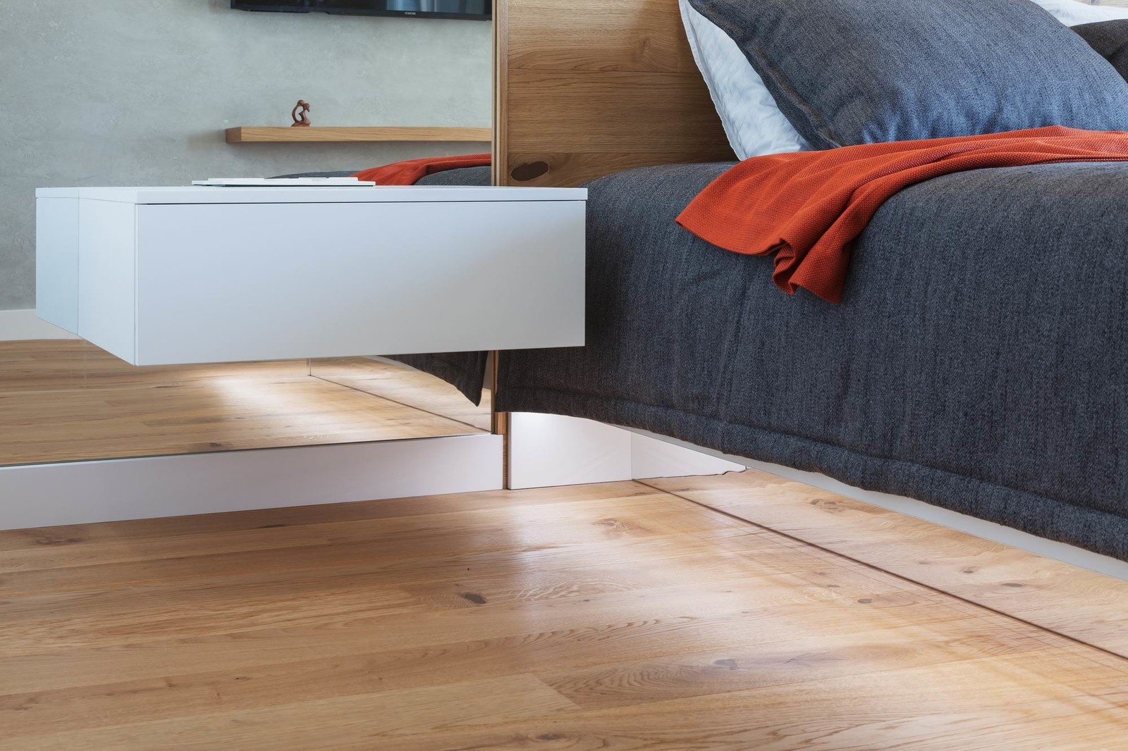 Объясняем: Зачем здесь зеркало