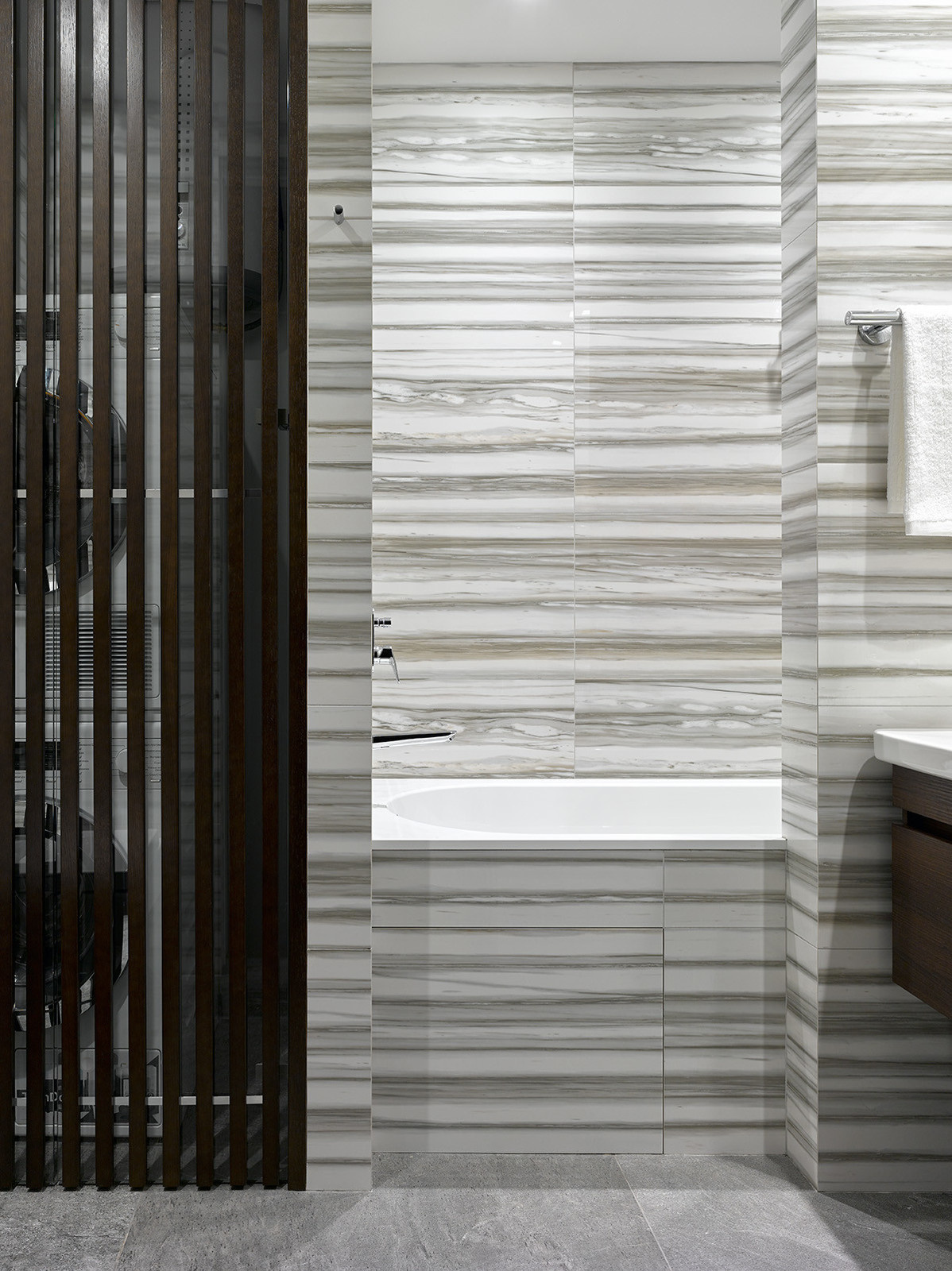 Houzz тур: Квартира с пятью (!) окнами в гостиной