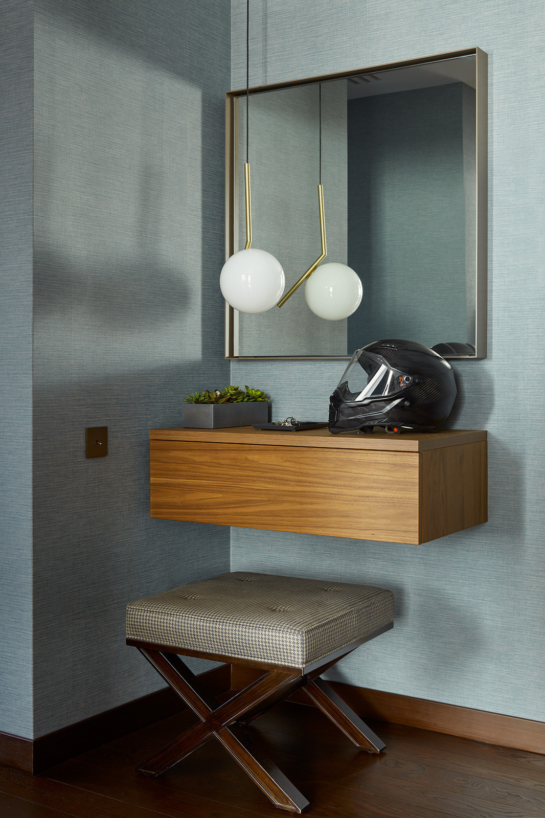 Houzz тур: Квартира с пятью (!) окнами в гостиной