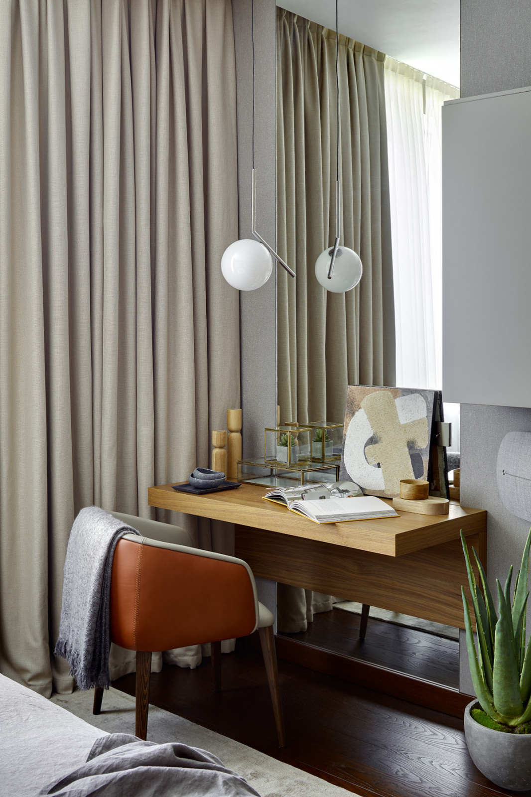 Houzz тур: Квартира с пятью (!) окнами в гостиной