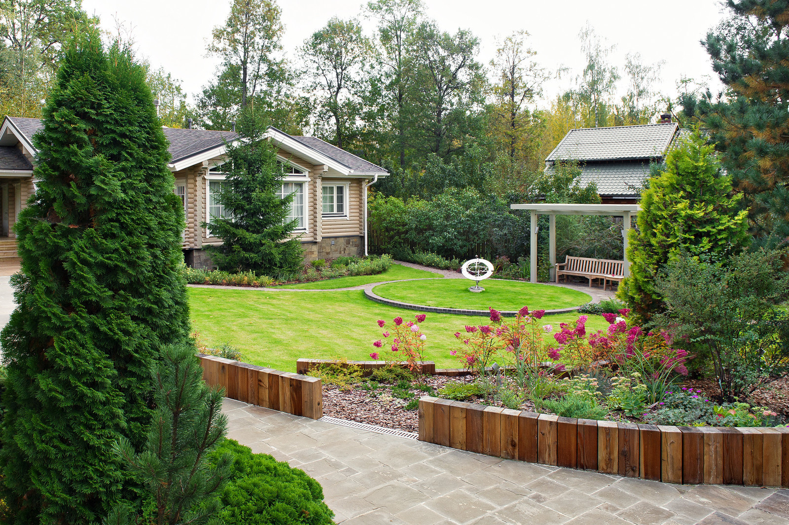 Проект недели: Сад на 12 сотках с солнечными часами