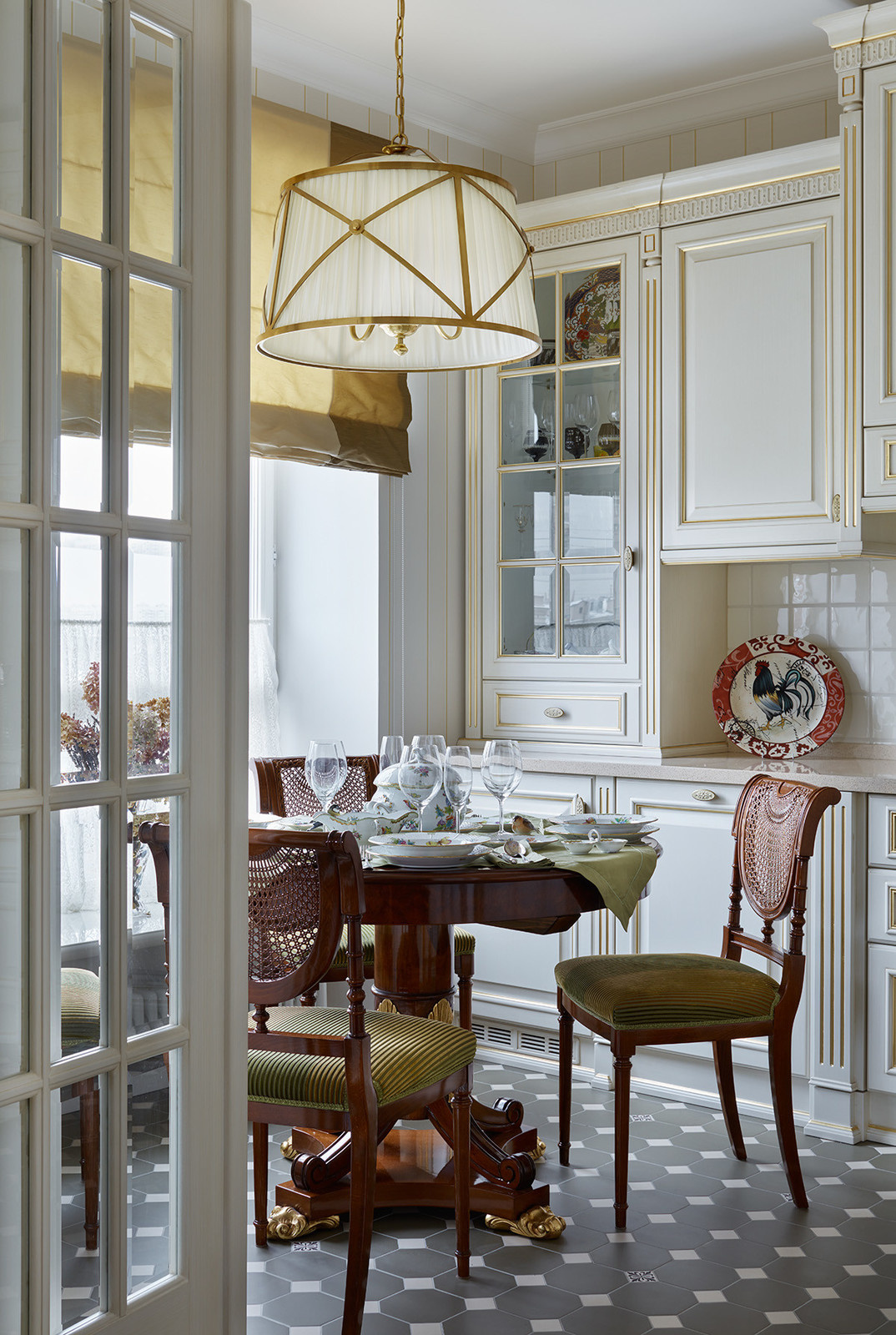 Houzz тур: Классическая квартира в насыщенных тонах