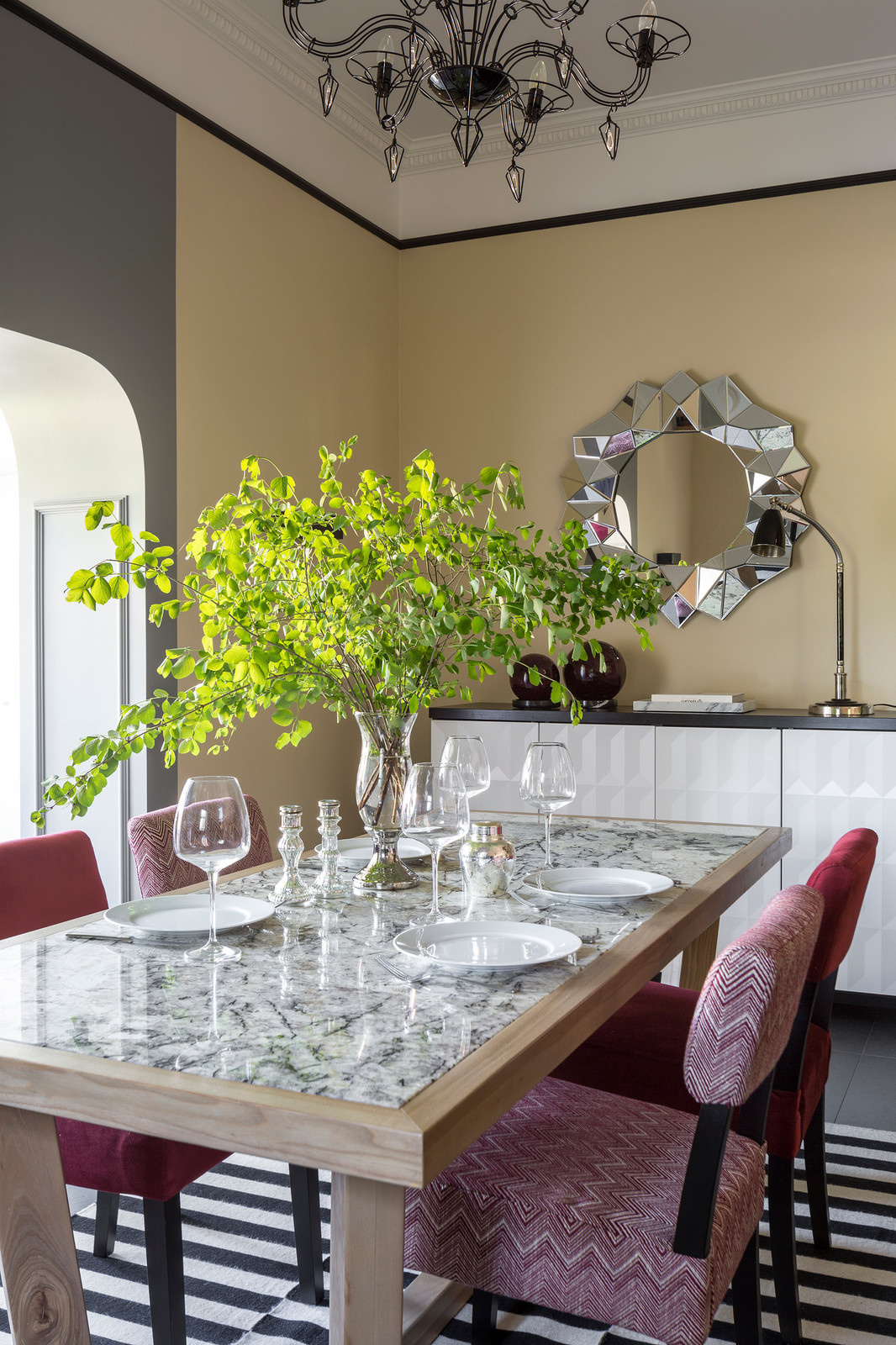 Обложка альбома: стены декор