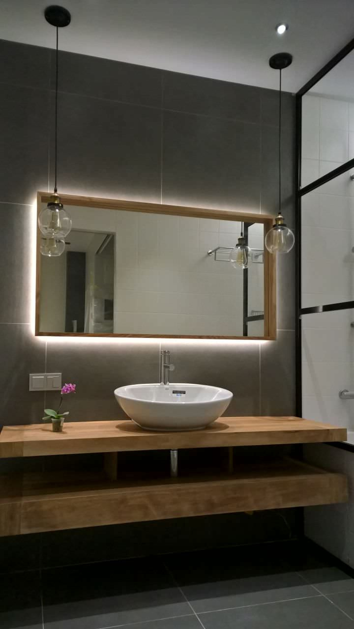 Зеркало с LED подсветкой для ванной