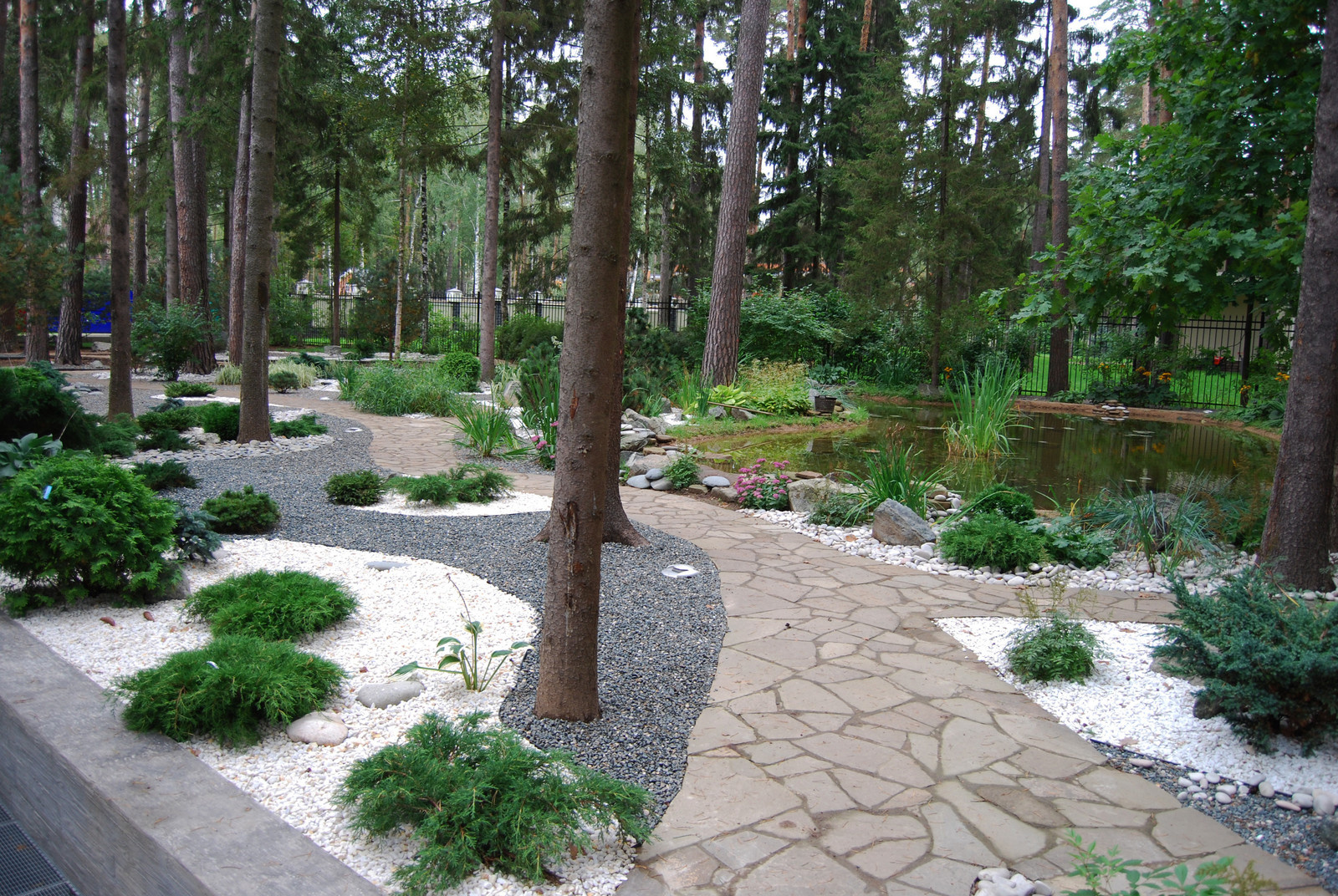 Участок с водоемом в КП "Сосновый бор"