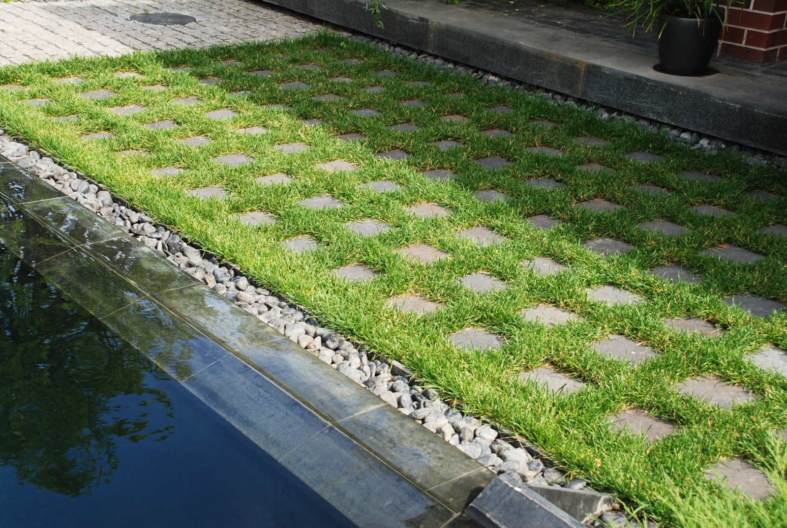 Современный сад в КП "Променад"