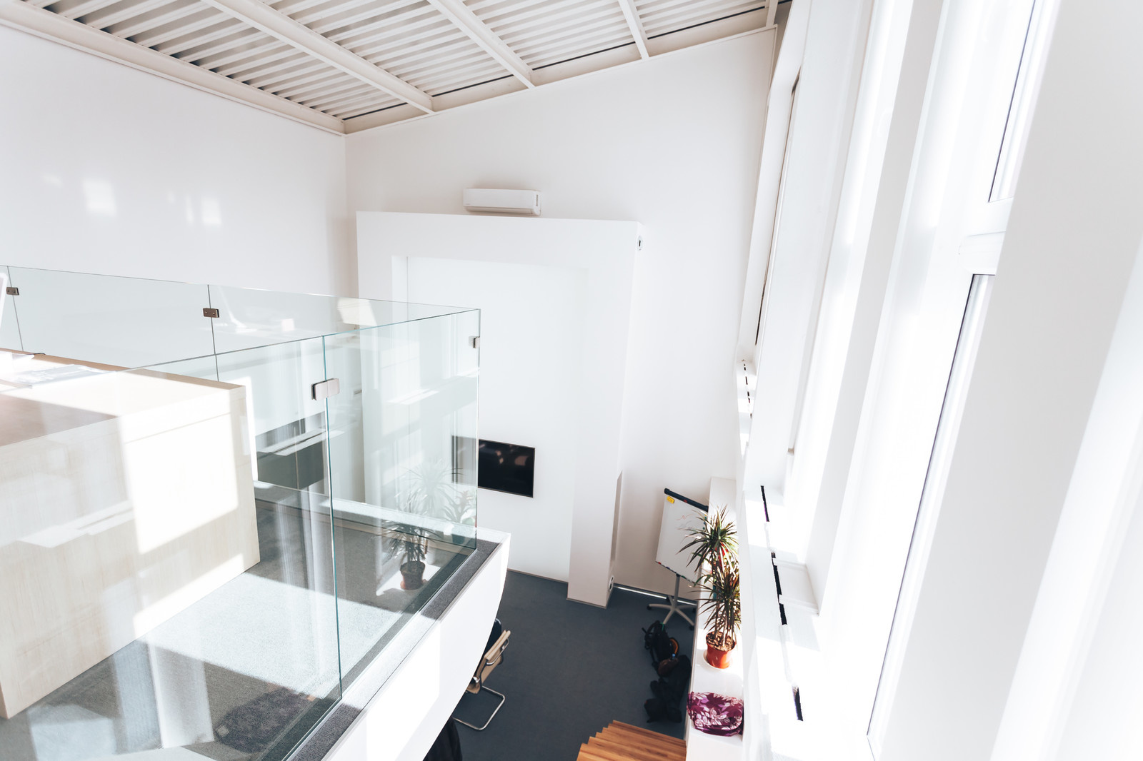 Натяжные стены и натяжные потолки