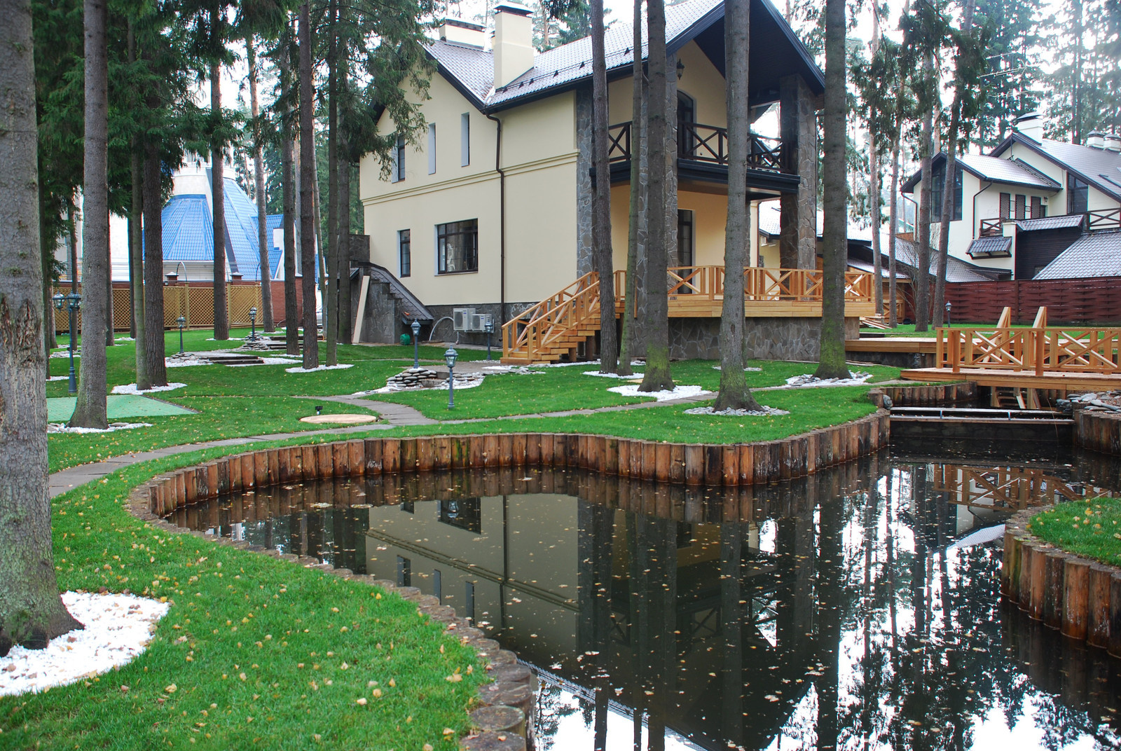 Сад с водоемом в Никологородском