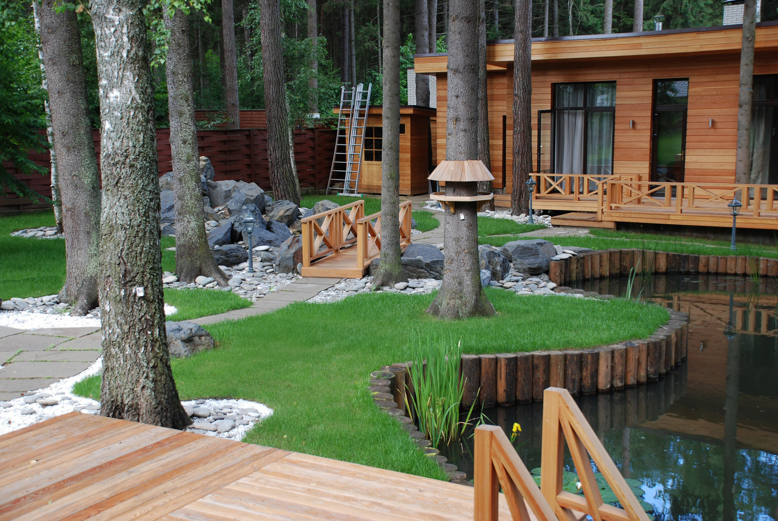 Сад с водоемом в Никологородском