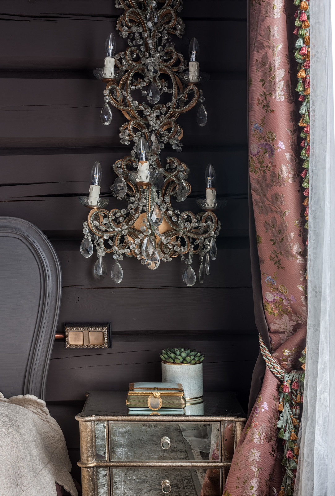 Розетки и выключатели в спальне: Как разместить их правильно