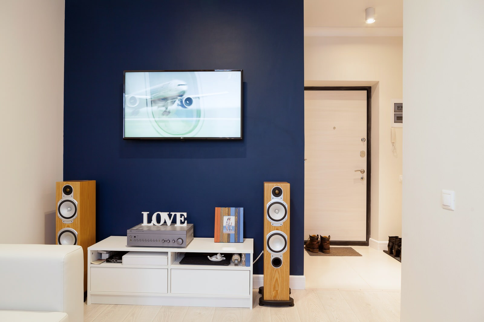 Дизайн квартиры студии 30 квм в Туле. Вид на зону ТВ