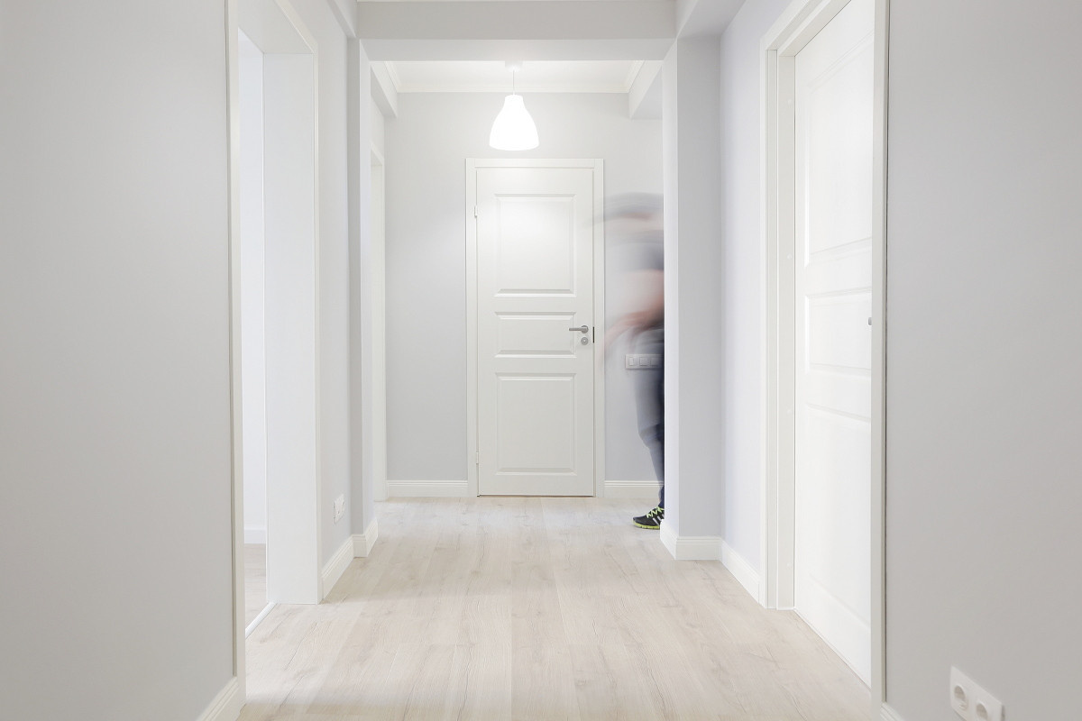 Нежно-серый коридор