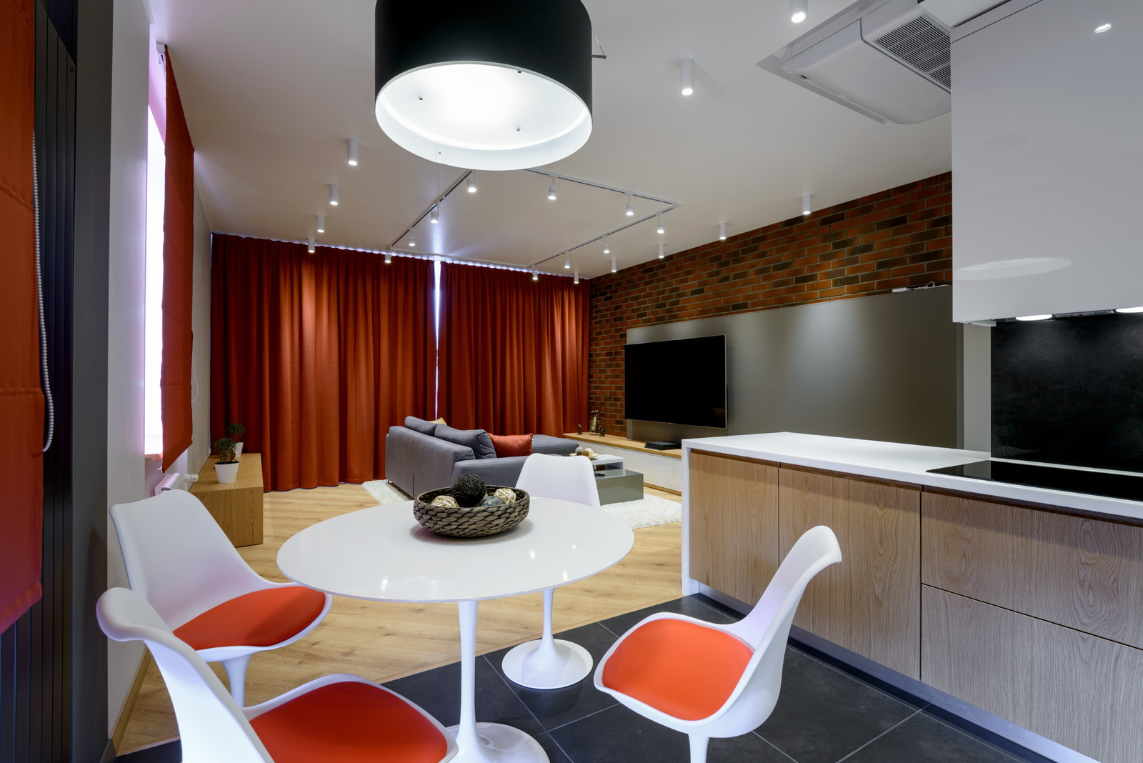 Обложка альбома: Living Room
