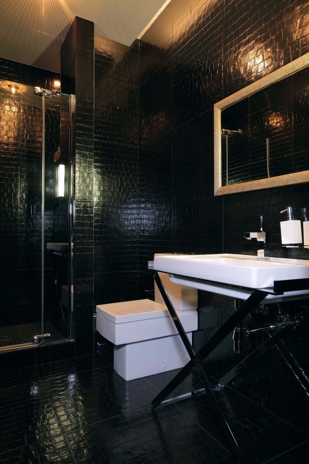 Классика в темных тонах