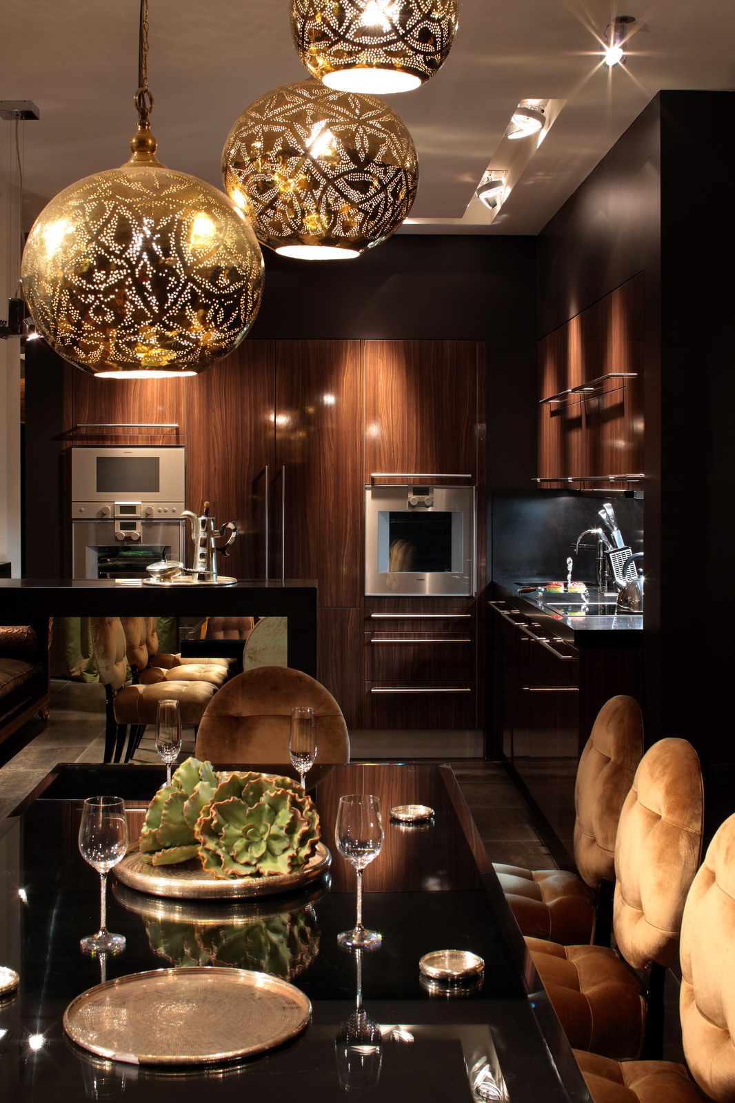 Классика в темных тонах