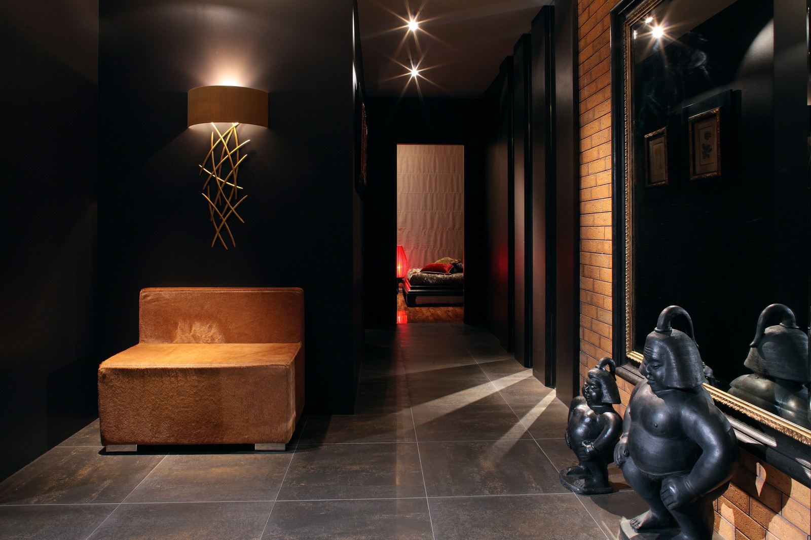 Классика в темных тонах