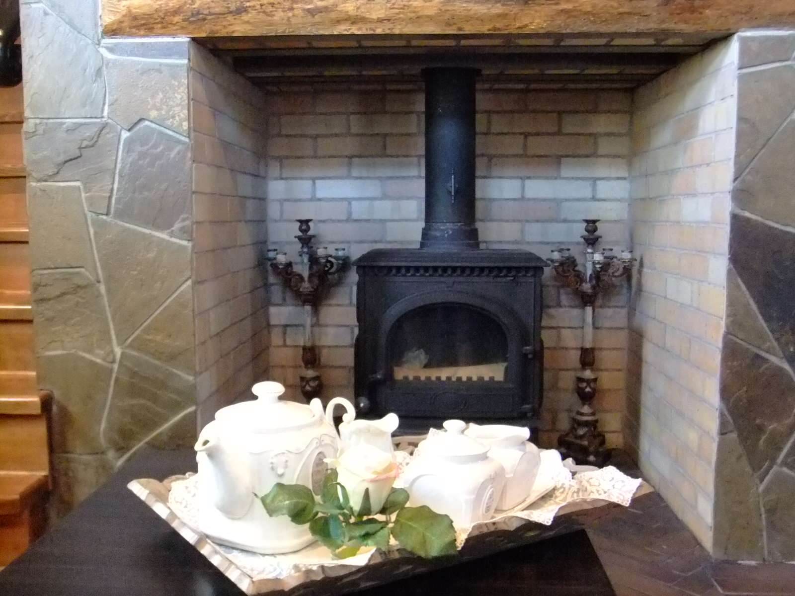 Гостиная в бревенчатом доме