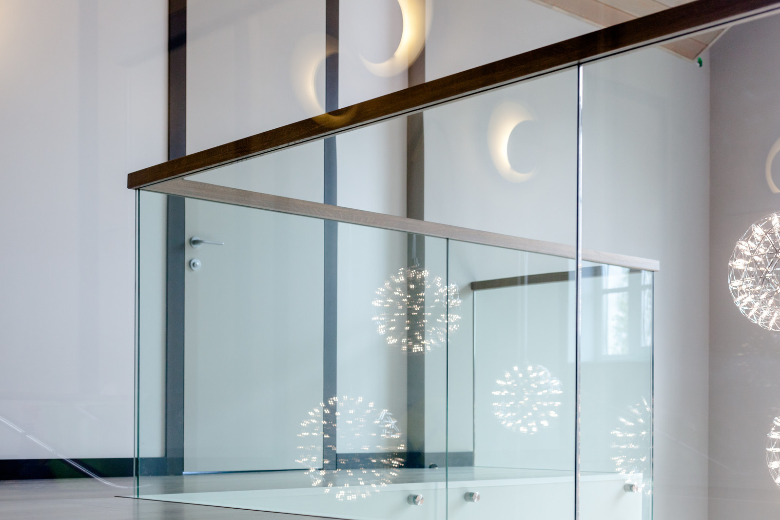 Стеклянные ограждения второго света