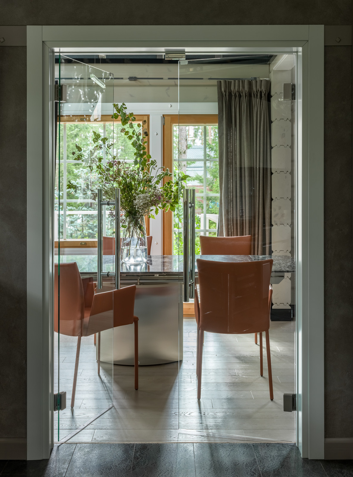 Houzz тур: Дом на горнолыжном курорте с двусветной гостиной и СПА