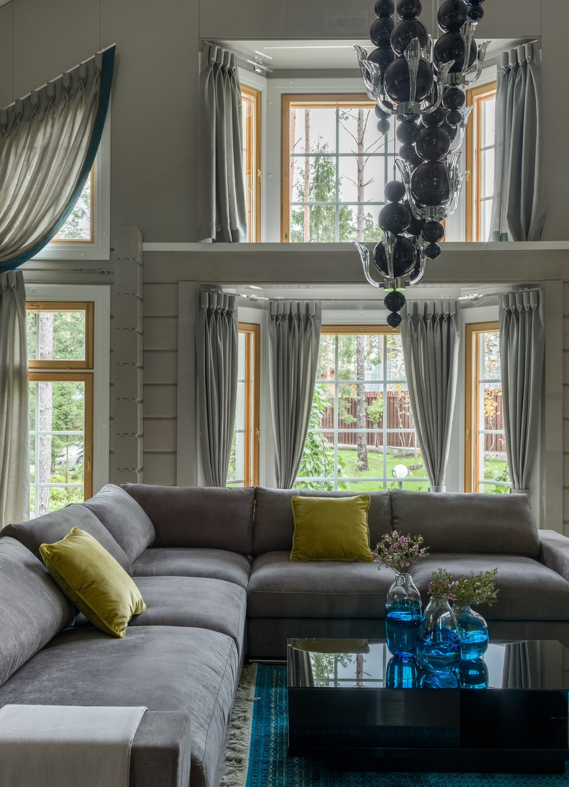 Houzz тур: Дом на горнолыжном курорте с двусветной гостиной и СПА