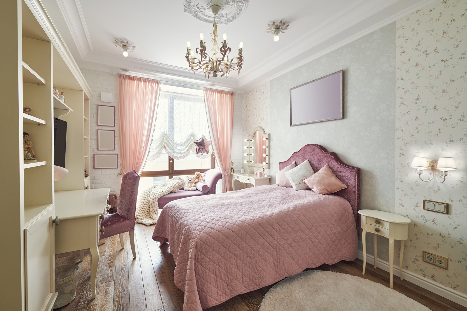 Смольный парк