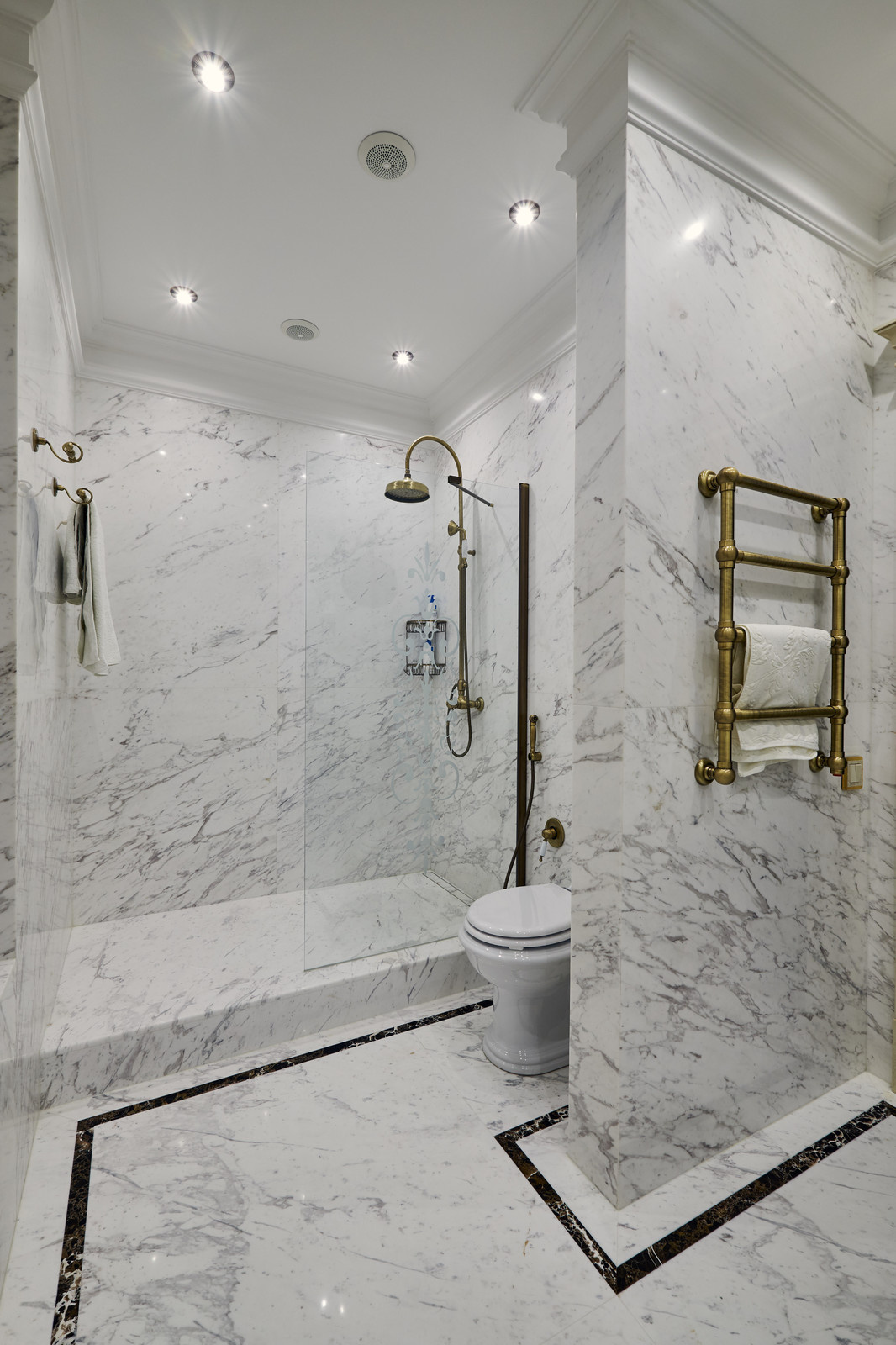 Смольный парк