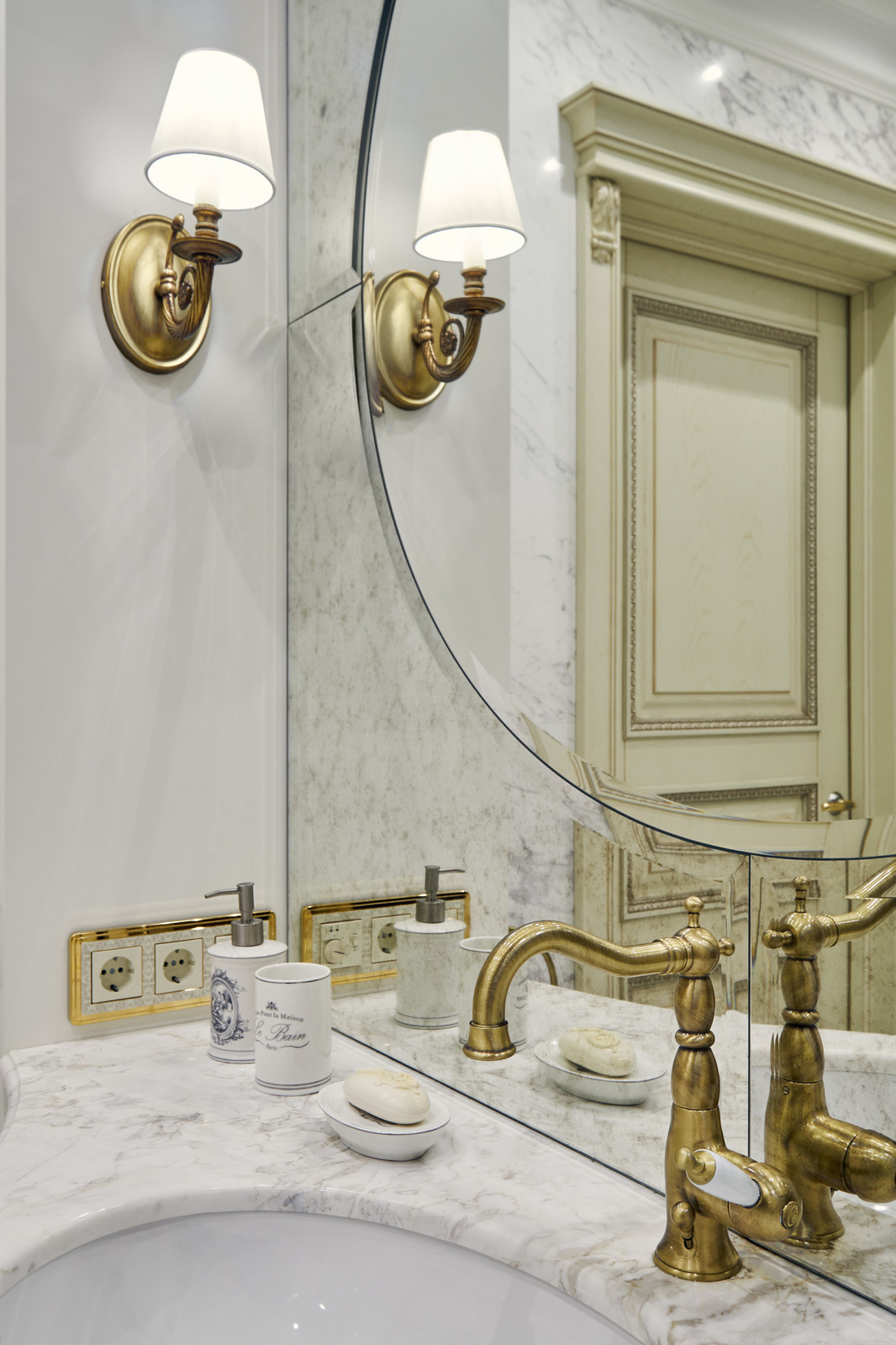 Смольный парк