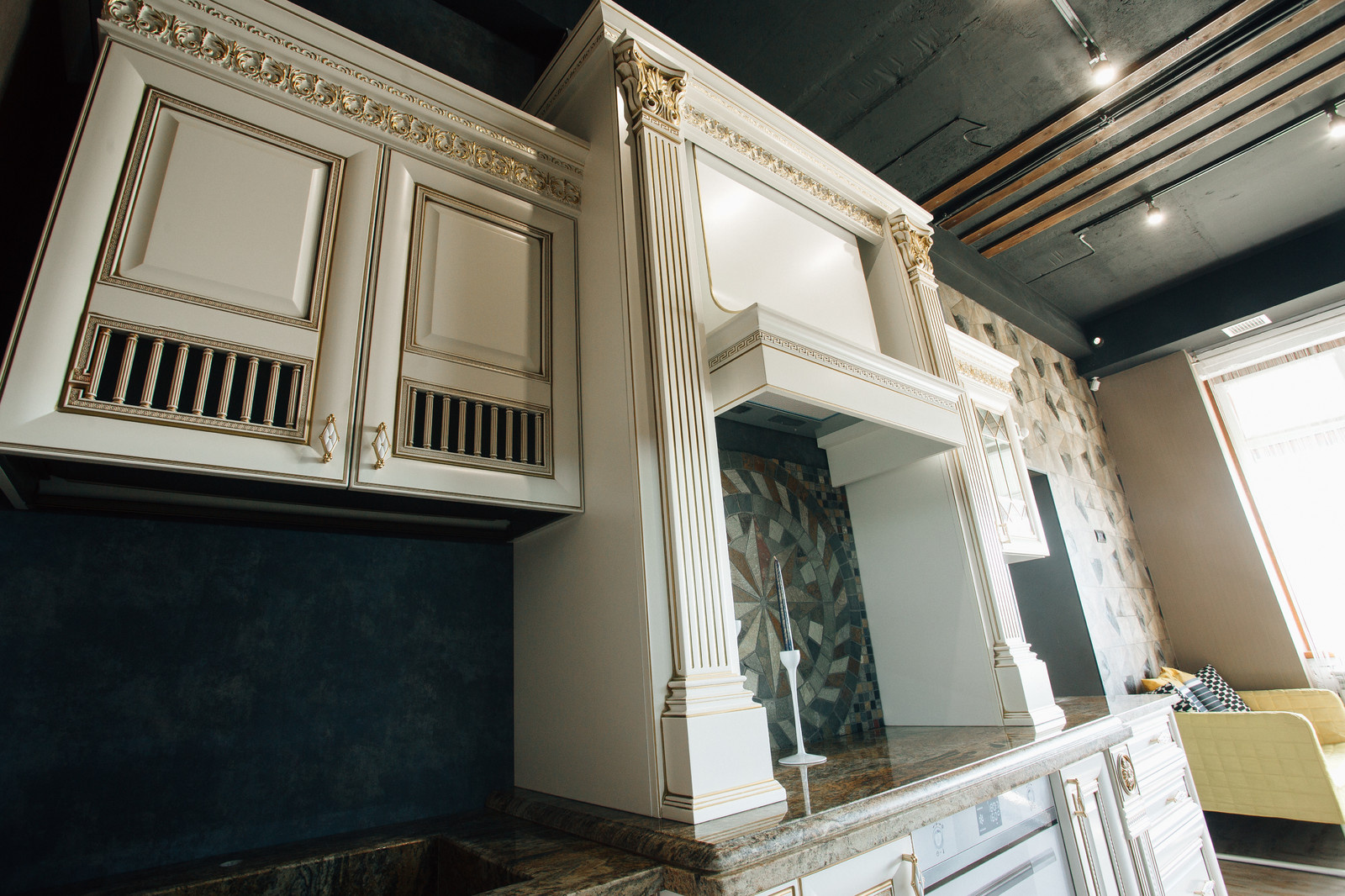 Кухня с итальянскими фасадами Ника д'Оро белая