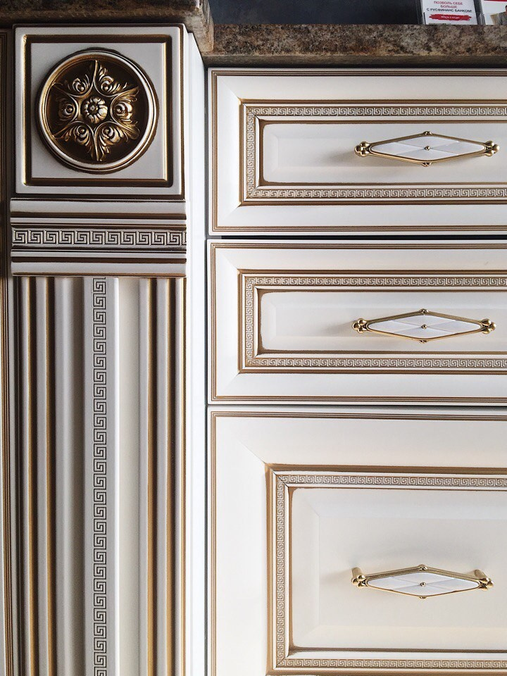 Кухня с итальянскими фасадами Ника д'Оро белая