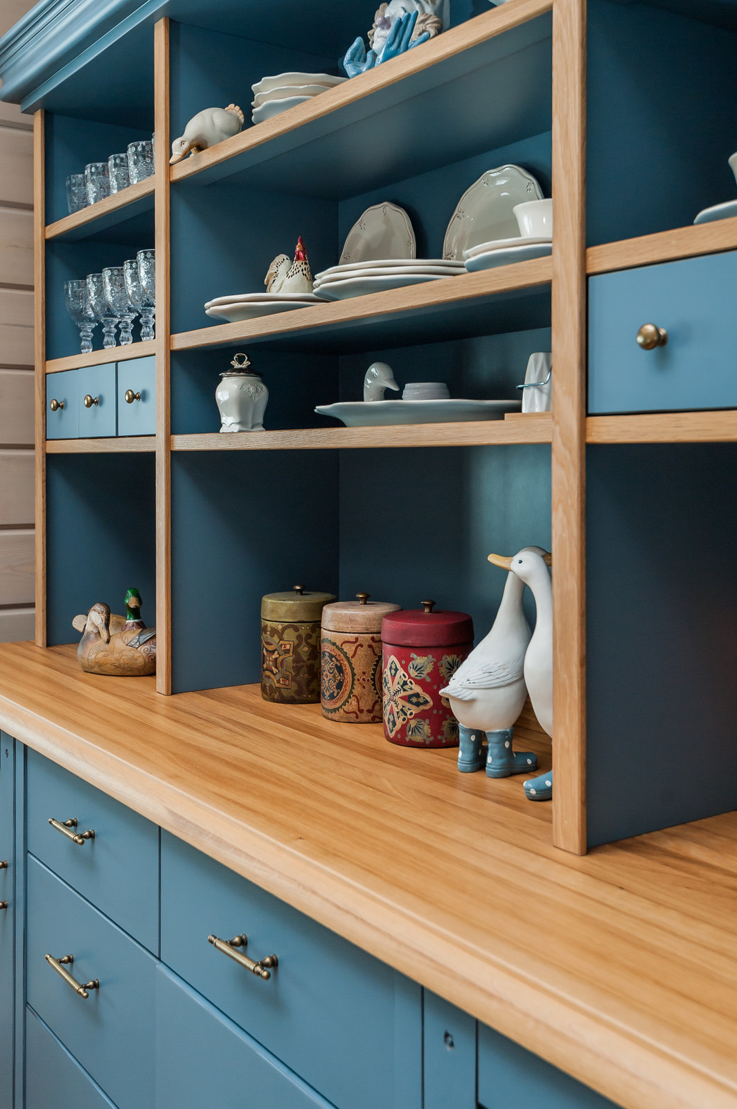 ДЕРЕВЯННЫЙ ДОМ В СТИЛЕ АНГЛИЙСКИЙ КАНТРИ.