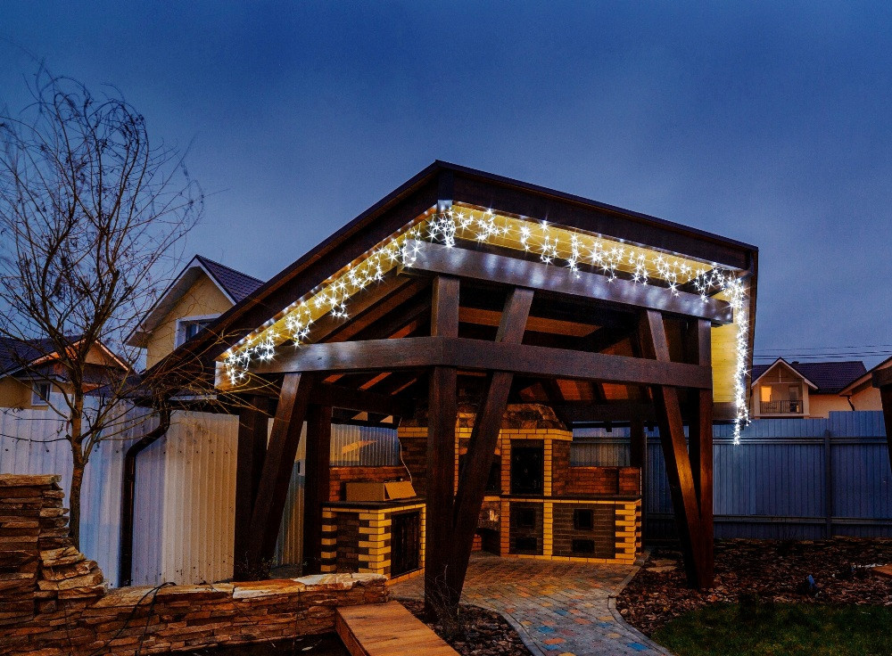 Новогоднее украшение сада и коттеджа