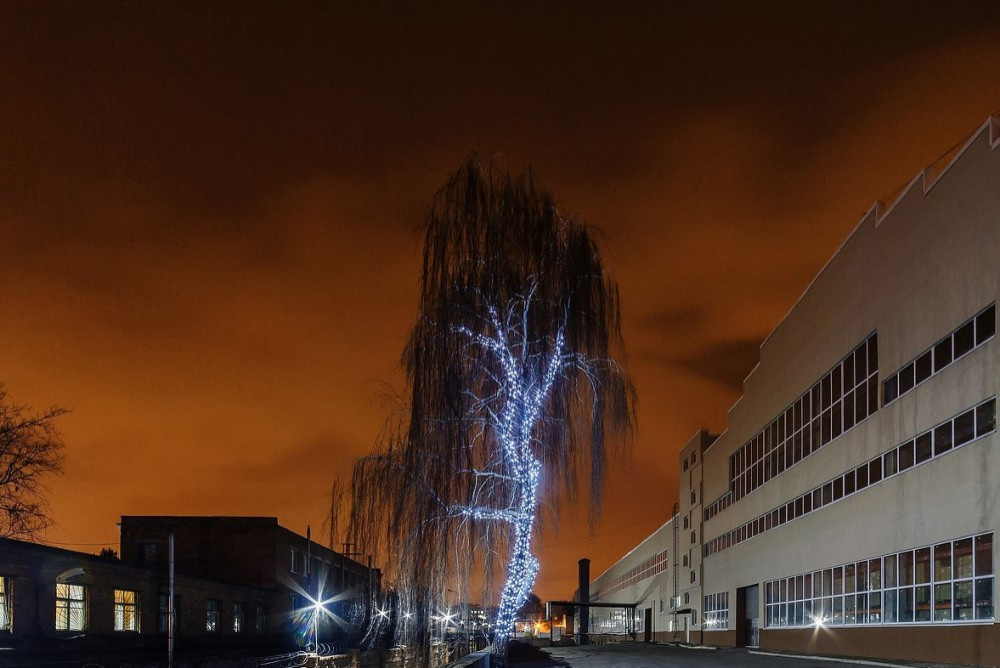 Новогоднее украшение сада и коттеджа