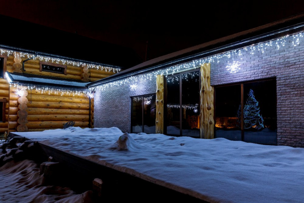 Новогоднее украшение сада и коттеджа