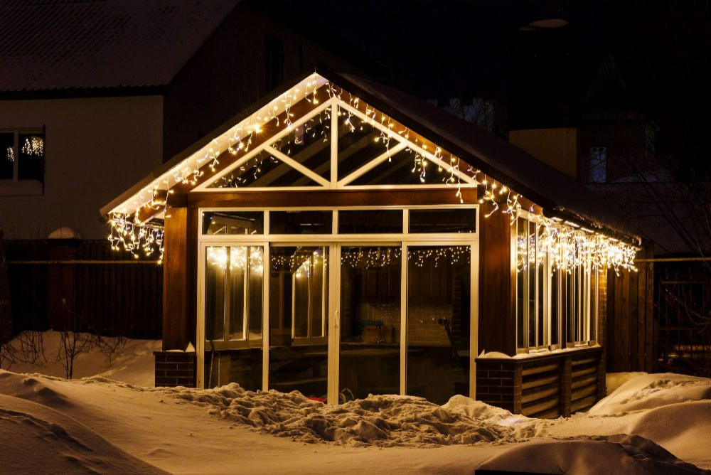 Новогоднее украшение сада и коттеджа