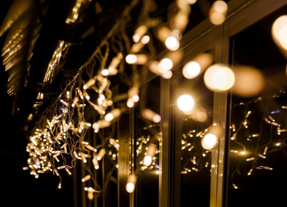 Новогоднее украшение сада и коттеджа