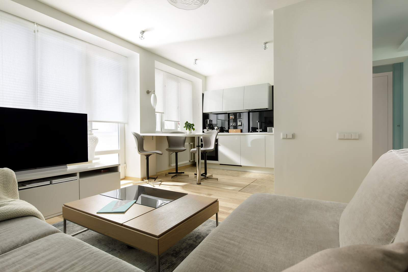 Обложка проекта: Двухкомнатная квартира на улице Большая Никитская.