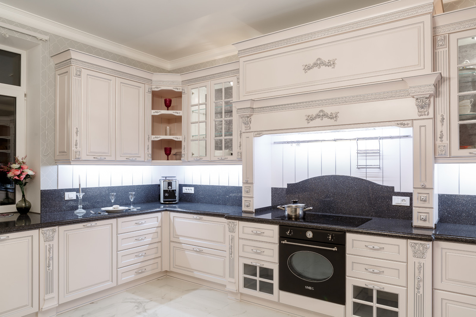 Кухня Лидия с серебряной патиной