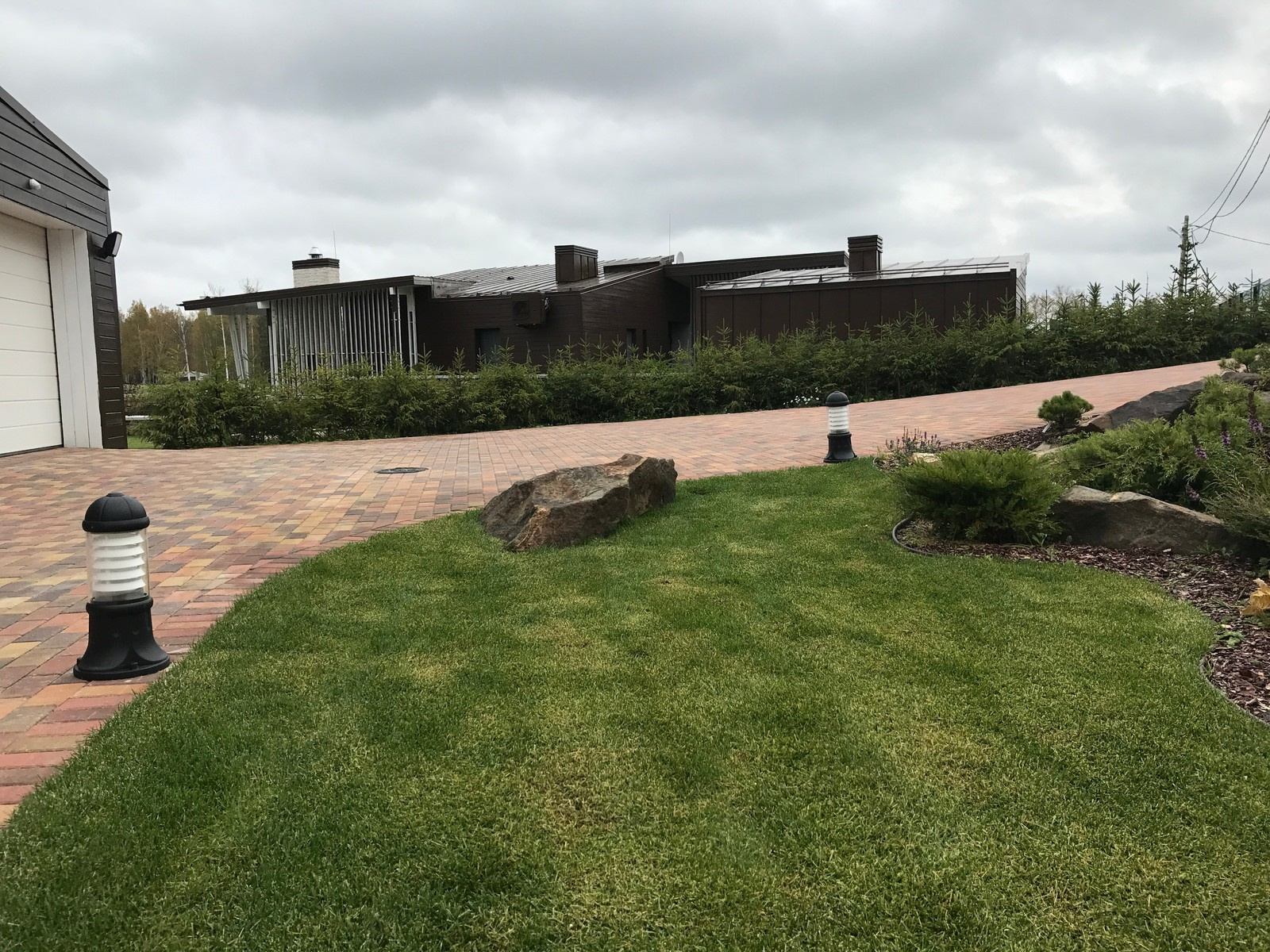 Мощение из прямоугольной вибропрессованной плитки 100*200