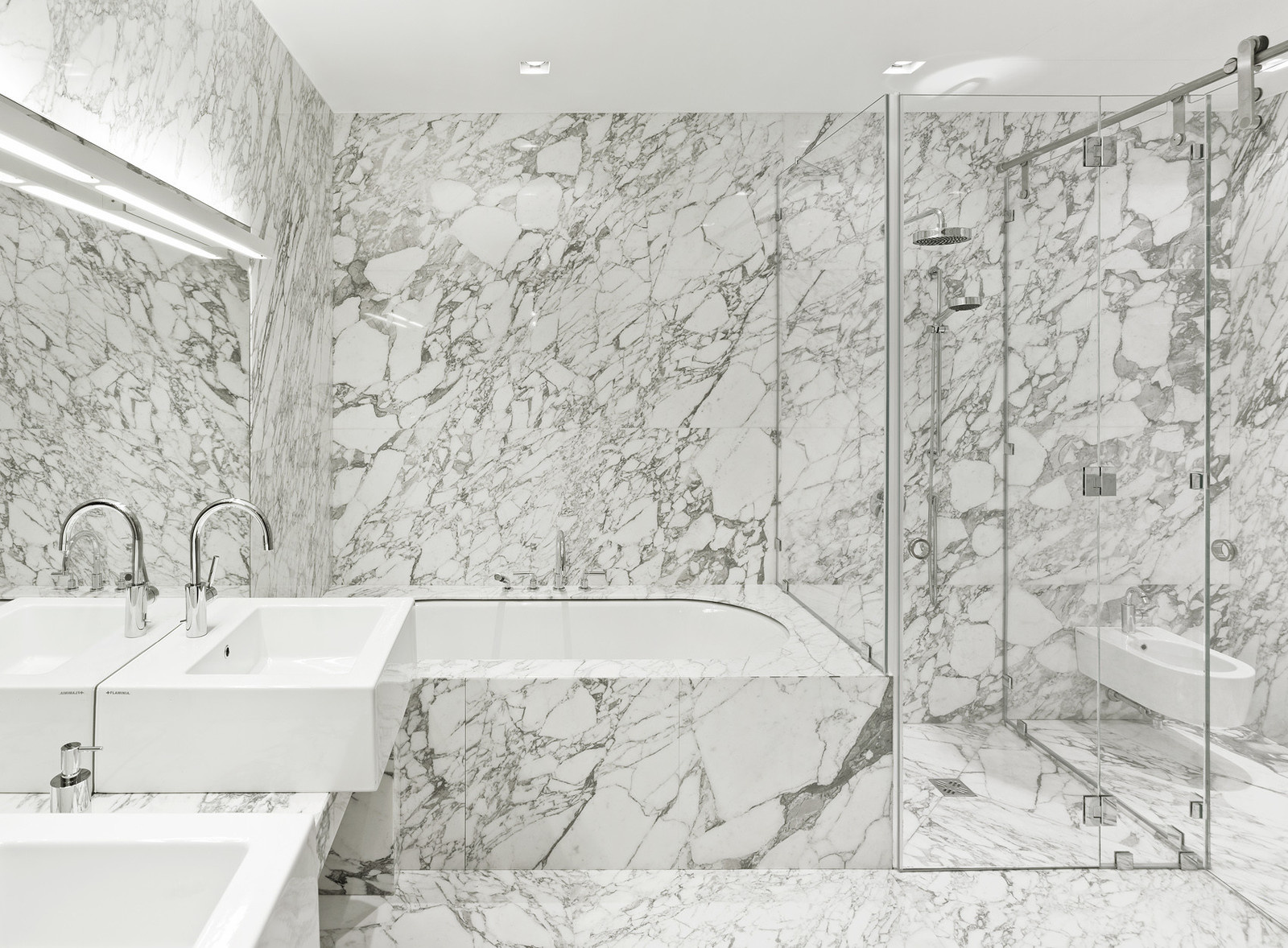 Квартира коллекционера в Crystal House