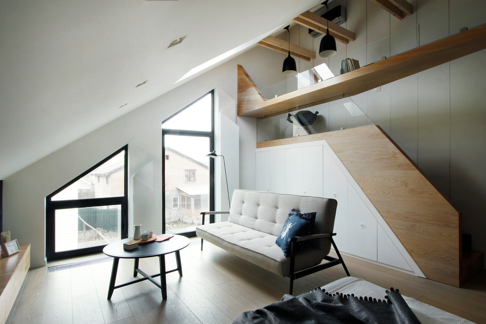 Проект недели: Спальня с кабинетом в мансарде