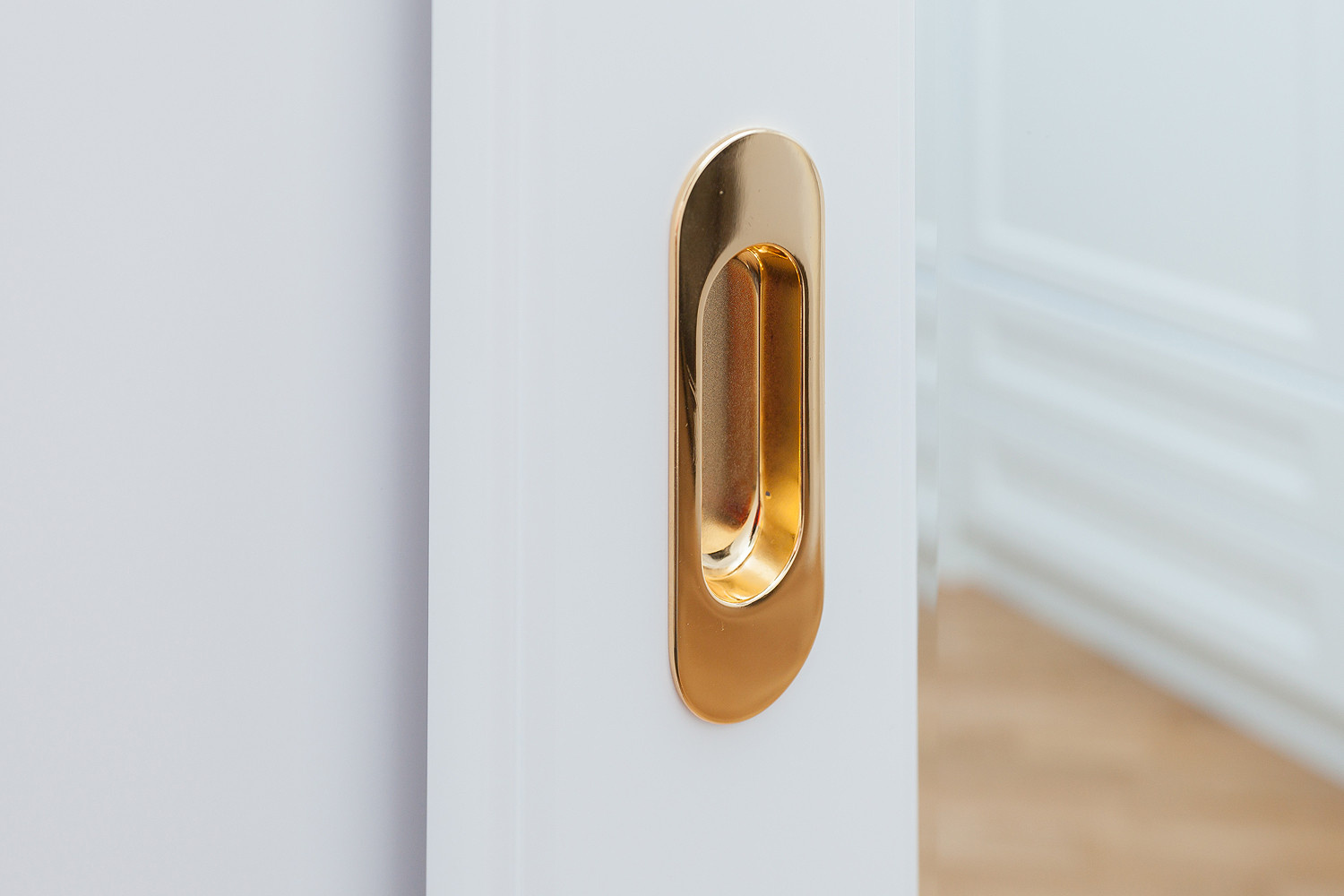 Шкаф купе с зеркальными фасадами