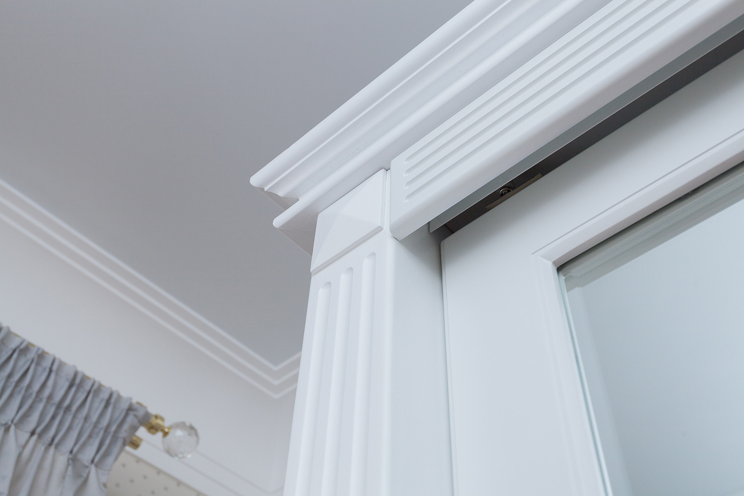 Шкаф купе с зеркальными фасадами