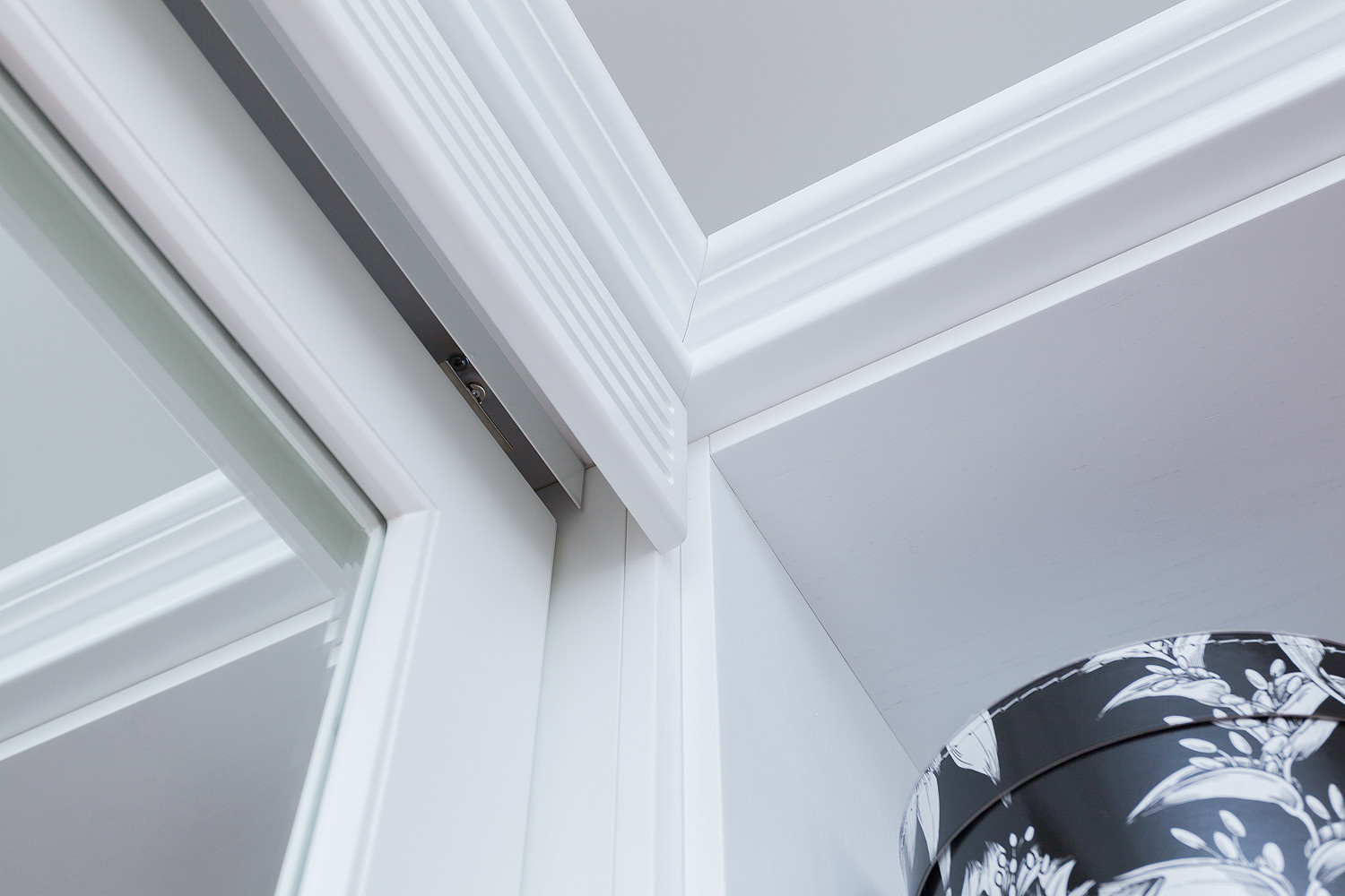 Шкаф купе с зеркальными фасадами