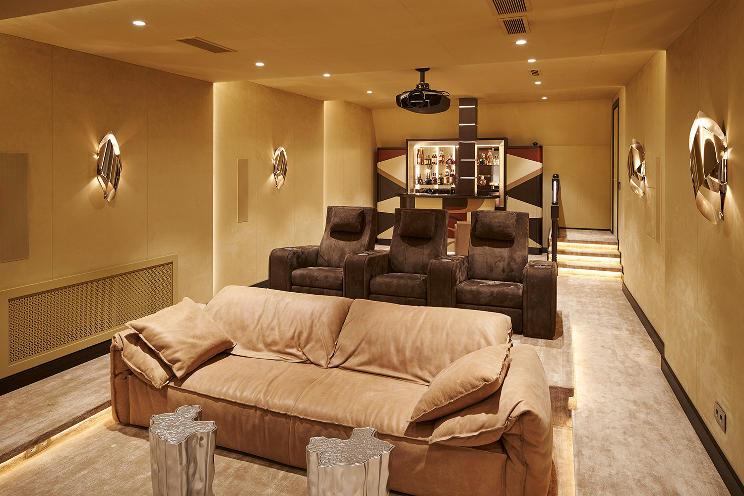 Домашний кинозал на Новой Риге