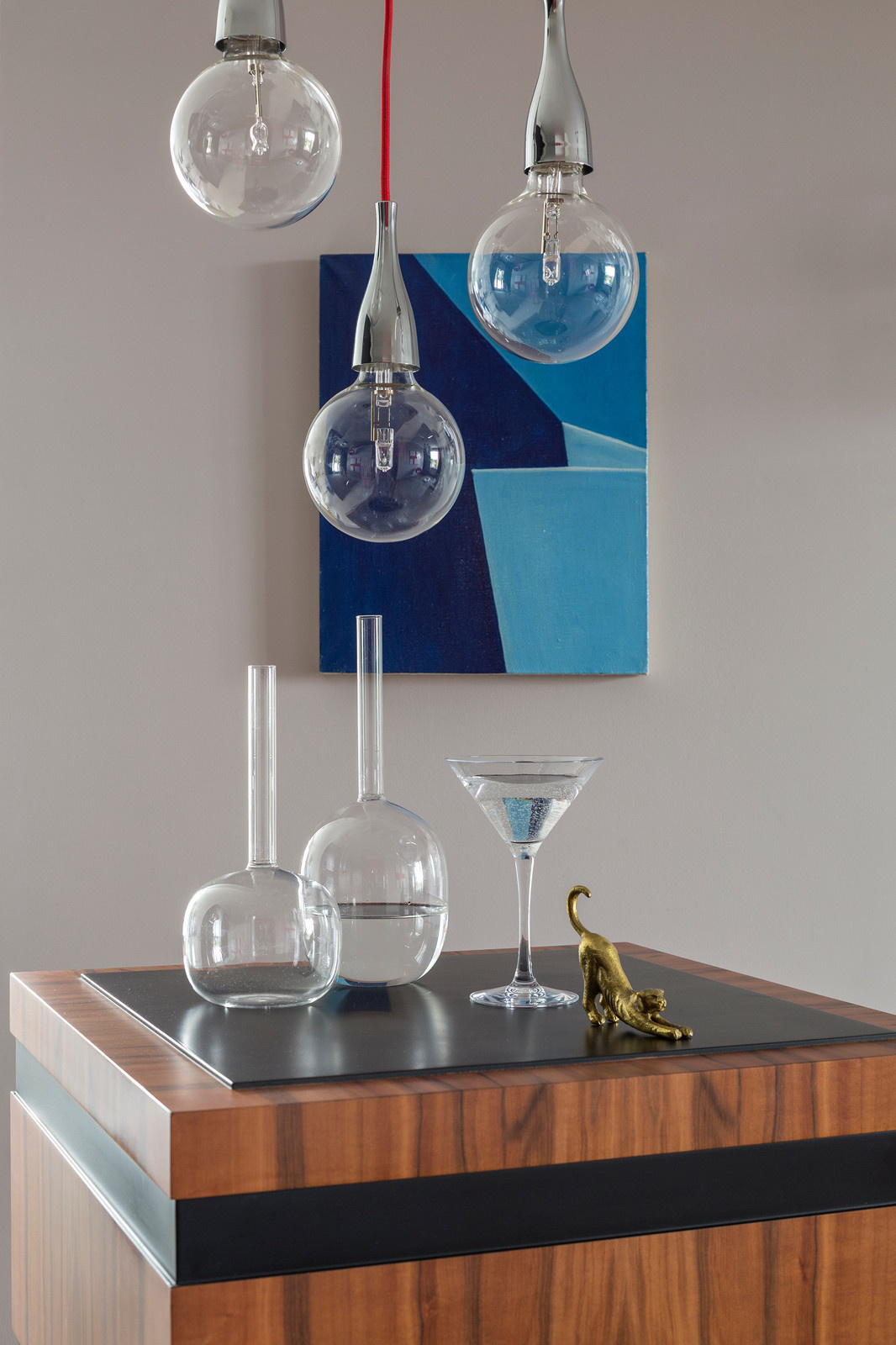 Так можно: Замените лампочку на новогоднюю