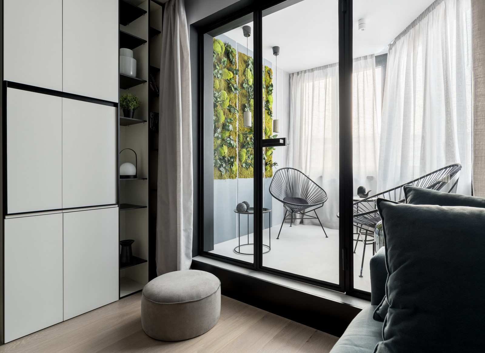 "Белый, серый и графит"