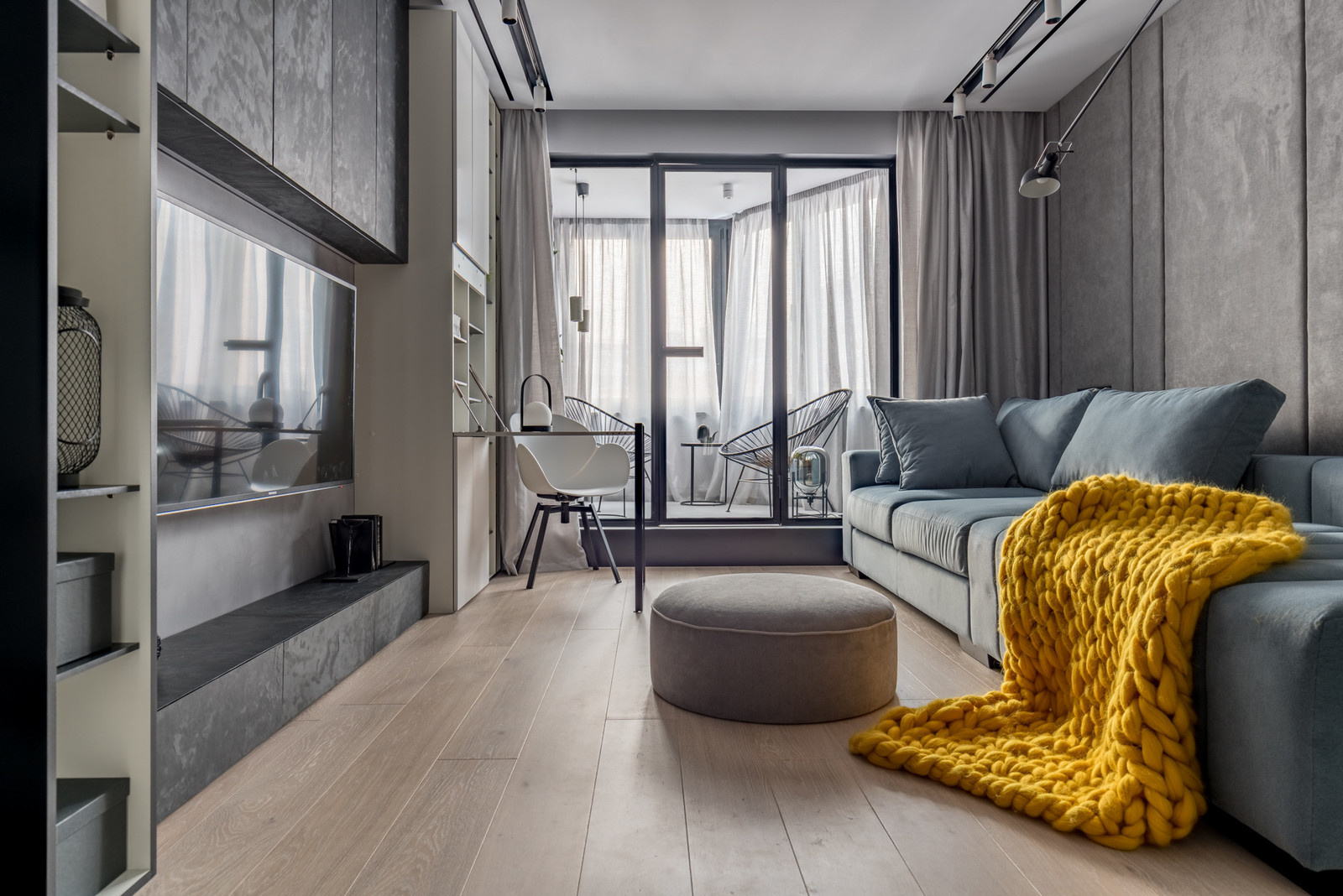 "Белый, серый и графит"