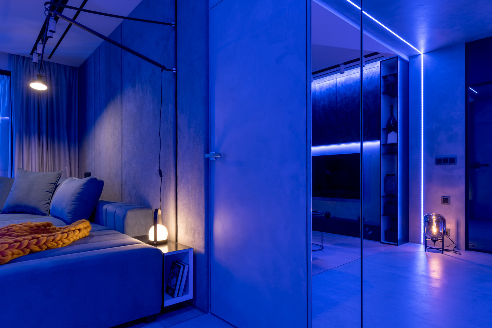 "Белый, серый и графит"