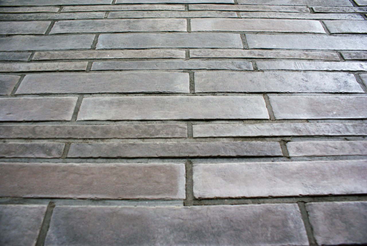 Облицовка дома декоративной ригельной плиткой